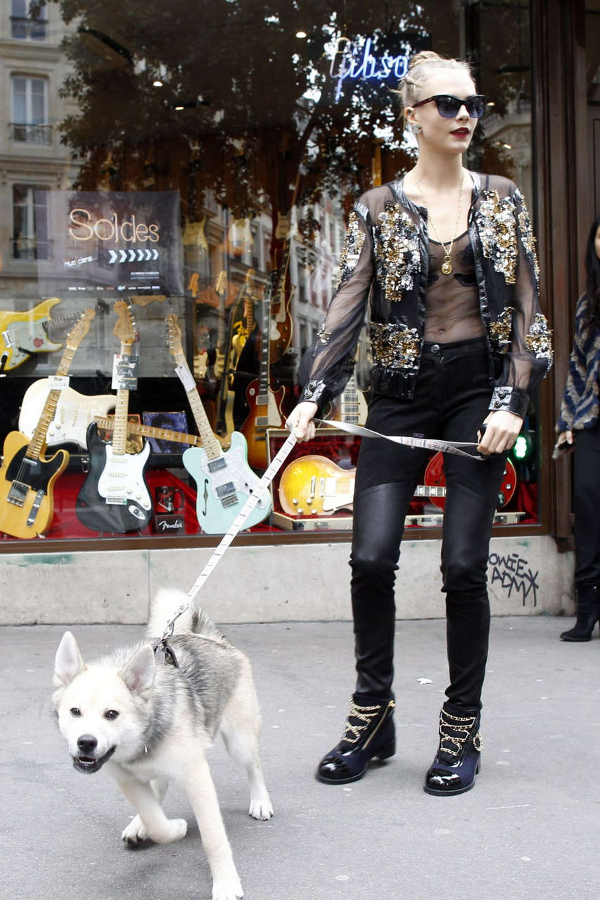 Cara Delevingne Guitar Legend Store Paris