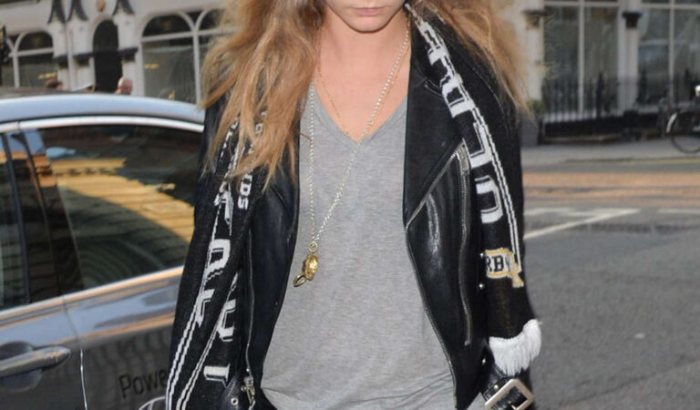Cara Delevingne Out About London (6 photos)