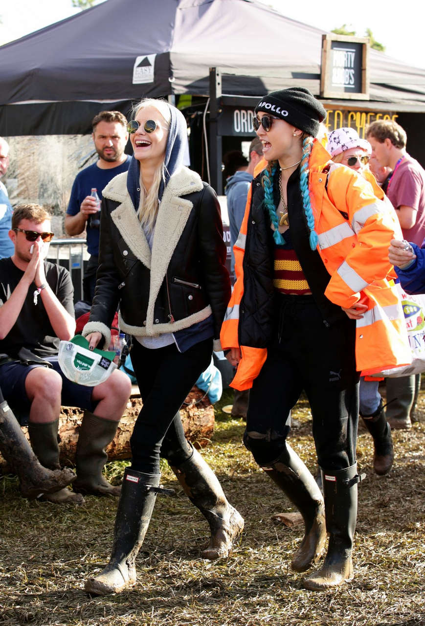 Cara Delevingne Suki Waterhouse Poppy Delevingne 2016 Glastonbury Festival Glastonbury