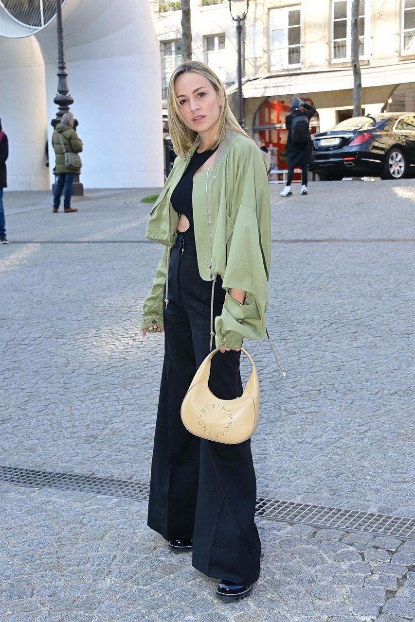 Carmen Jorda Arrives Stella Mccartney Fashion Show Paris