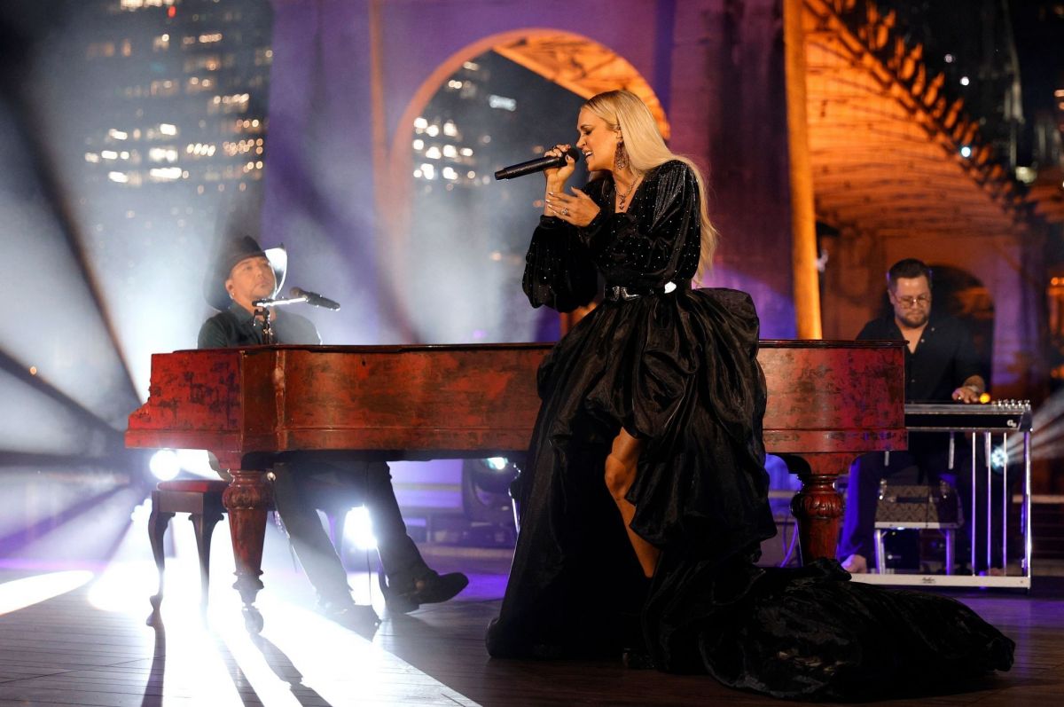 Carrie Underwood Performs 2021 American Music Awards Nashville
