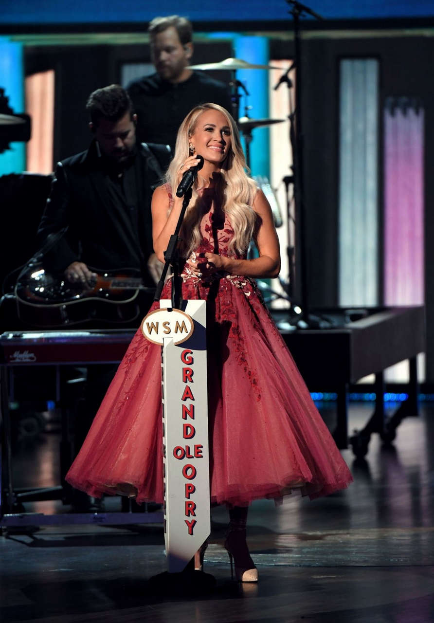 Carrie Underwood Performs 55th Academy Lcountry Music Awards Grand Ole Opry Nashville