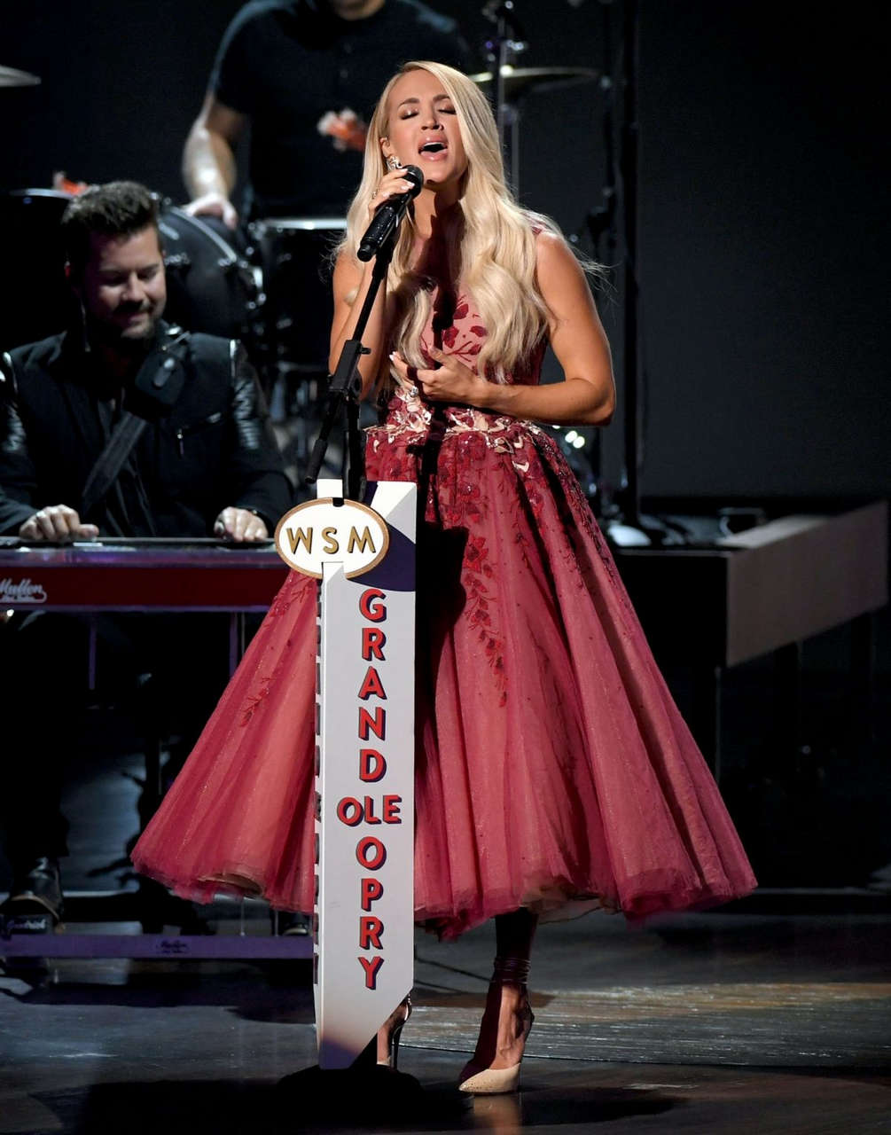 Carrie Underwood Performs 55th Academy Lcountry Music Awards Grand Ole Opry Nashville