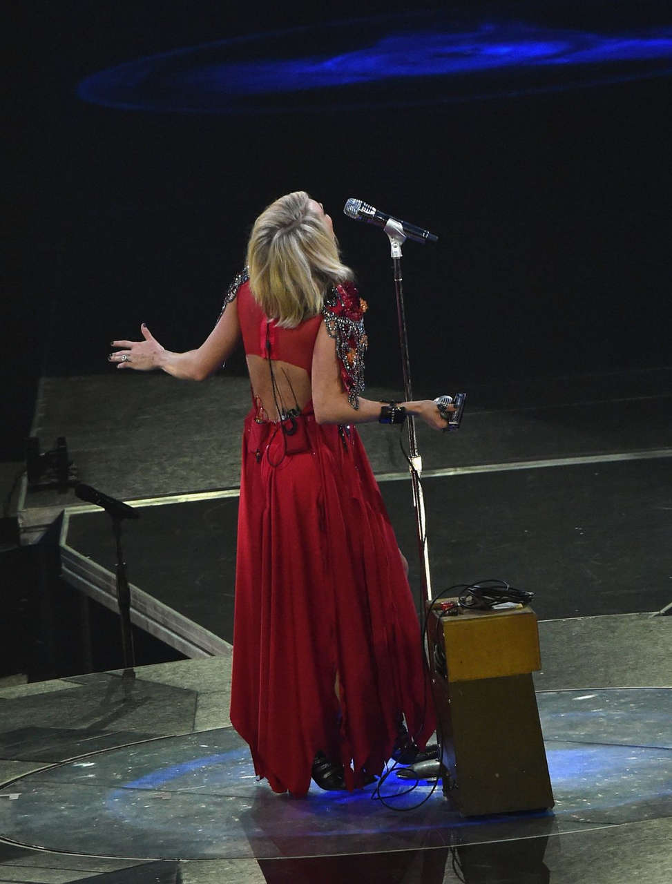 Carrie Underwood Performs Storyteller Tour Duluth