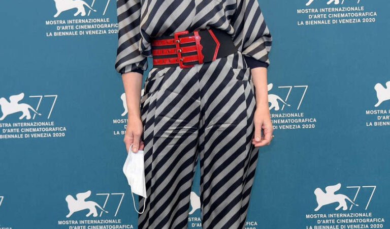 Cate Blanchett Jury Photocall 77th Venice Film Festival (10 photos)