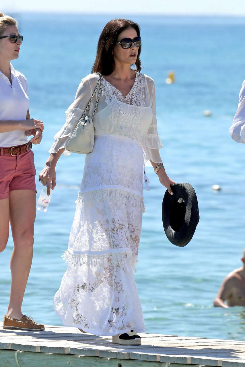 Catherine Zeta Jones Arrives Club 55 Saint Tropez