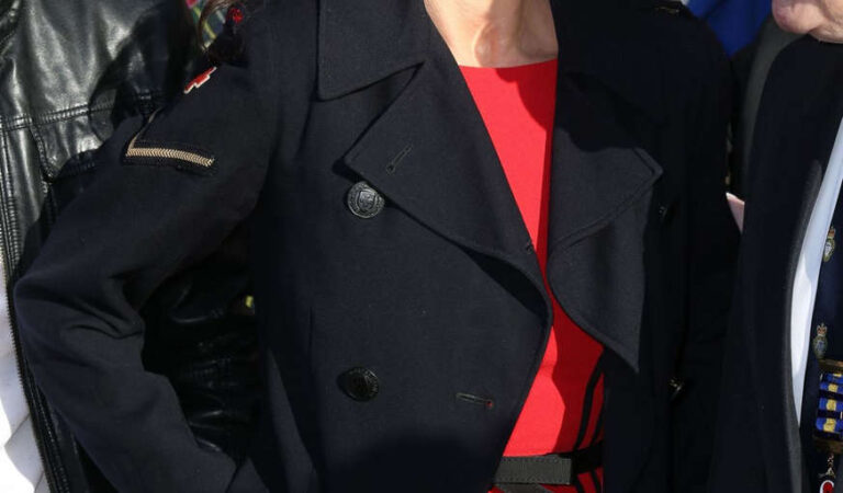 Catherine Zeta Jones Dads Army Screening Bedford (11 photos)