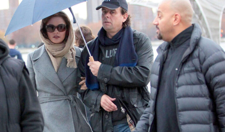 Catherine Zeta Jones Set Broken City (24 photos)