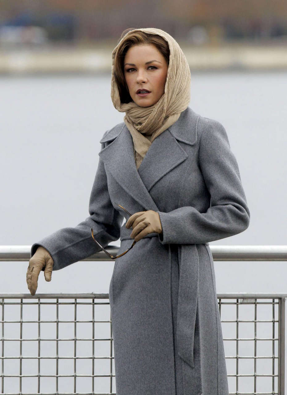 Catherine Zeta Jones Set Broken City