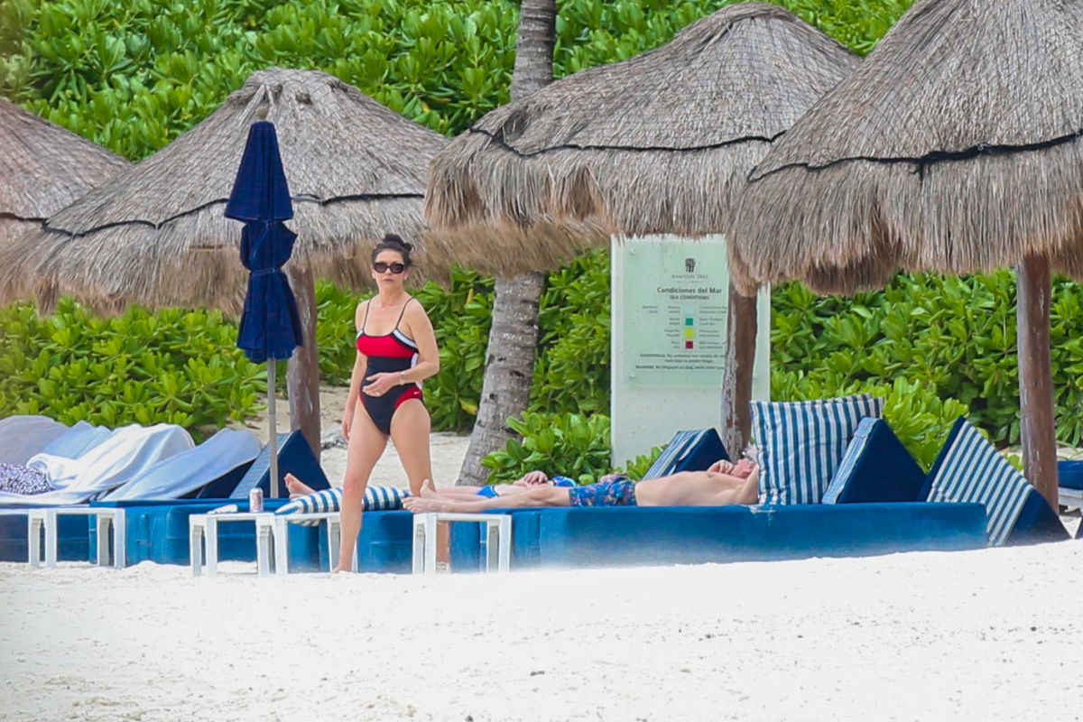 Catherine Zeta Jones Swimsuit Beach Cancun