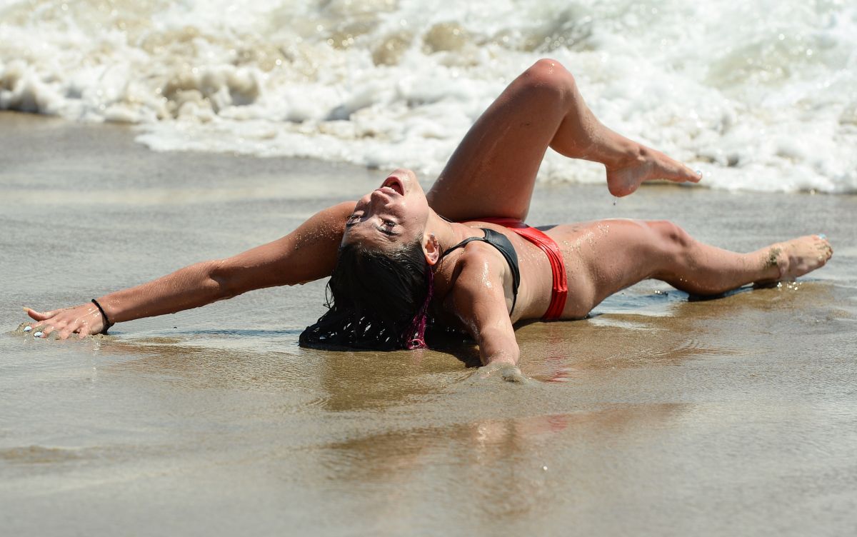 Charli Dixie D Amelio Bikinis Beach Los Angeles. 