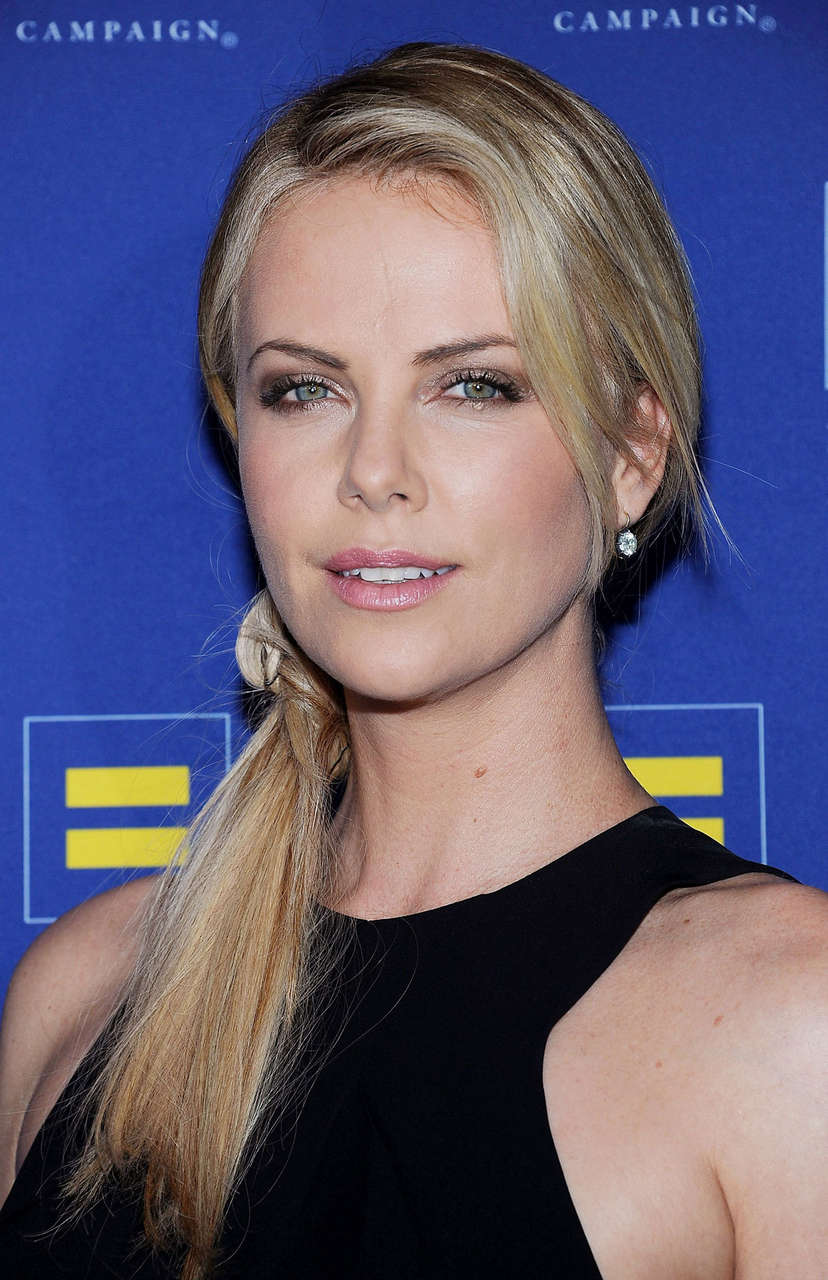 Charlize Theron Human Rights Campaign Hrc Gala Los Angeles