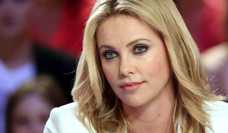 Charlize Theron Le Grand Journal Show Canalplus France (9 photos)