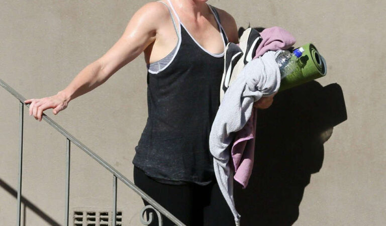 Charlize Theron Leaves Yoga Class South Africa (12 photos)
