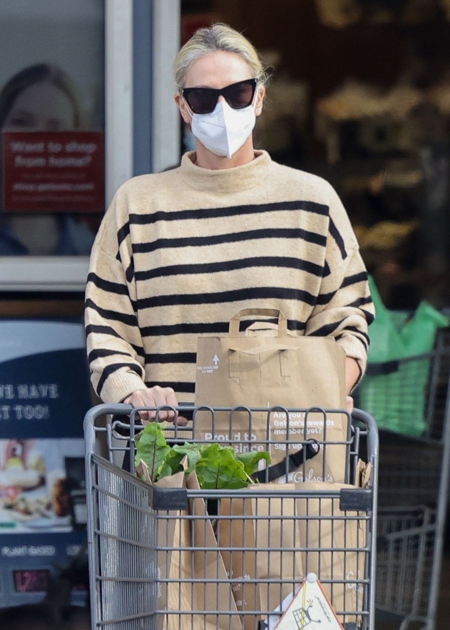 Charlize Theron Shopping Gelson S Market Studio City