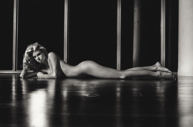 Charlotte Mckinney Nude