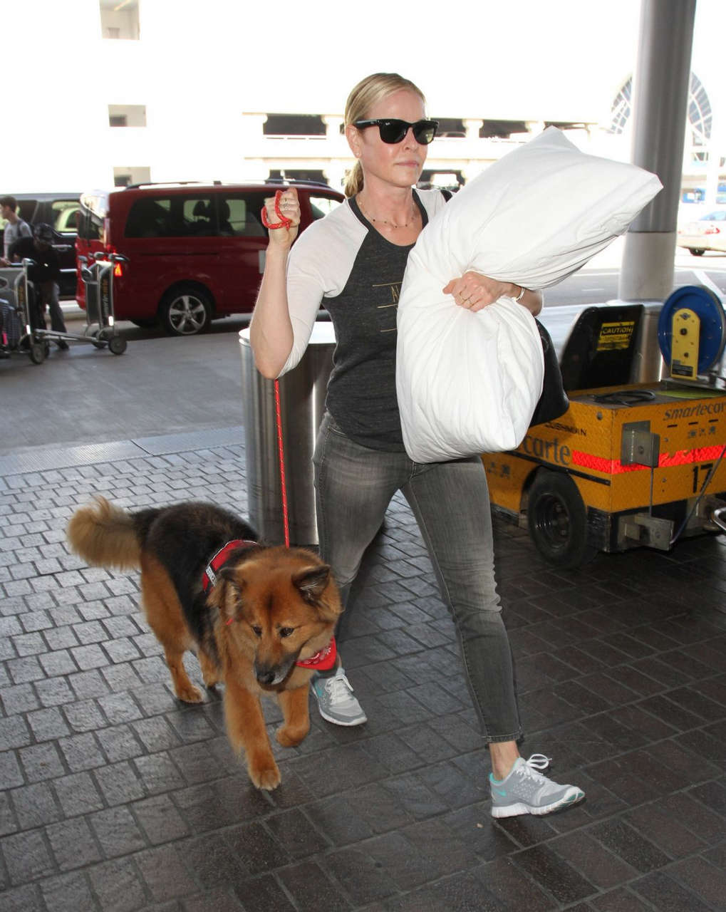 Chelsea Handler Lax Airport Los Angeles