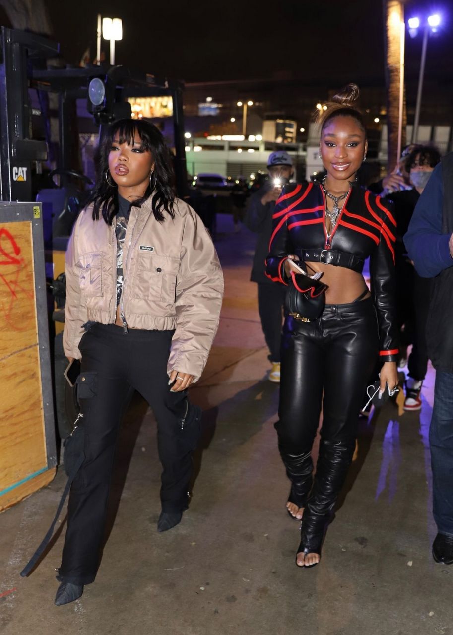 Chloe Bailey And Normani Arrives Lakers Game Crypto Com Arena Los Angeles