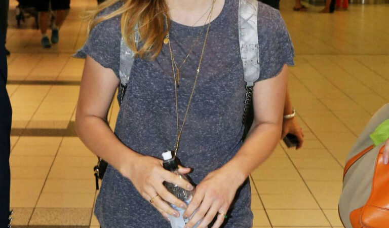 Chloe Moretz Arrives Pearson International Airport Toronto (18 photos)