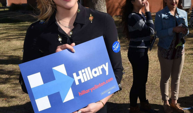 Chloe Moretz Campaigns For Hillary Clinton Las Vegas (7 photos)