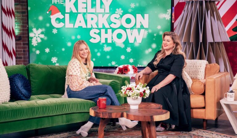 Chloe Moretz Kelly Clarkson Show (4 photos)