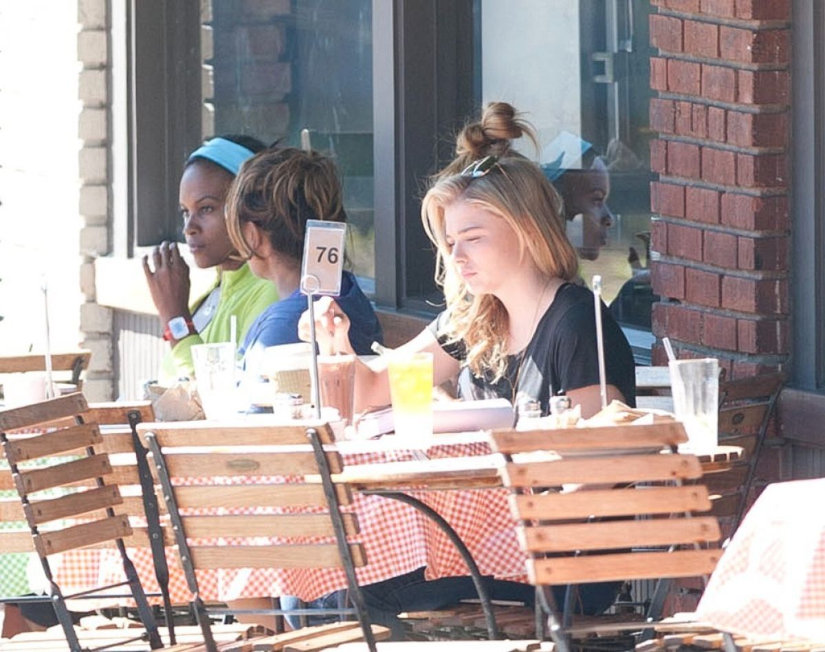 Chloe Moretz Out For Lunch Los Angeles