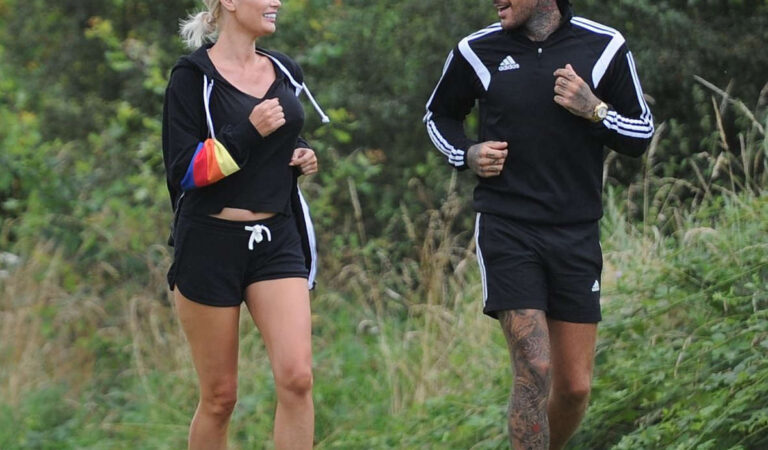 Chloe Sims Pete Wick Working Out Park Essex (17 photos)