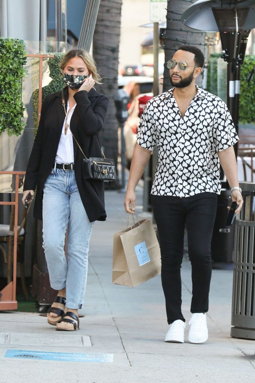 Chrissy Teigen And John Legend Out For Lunch Los Angeles