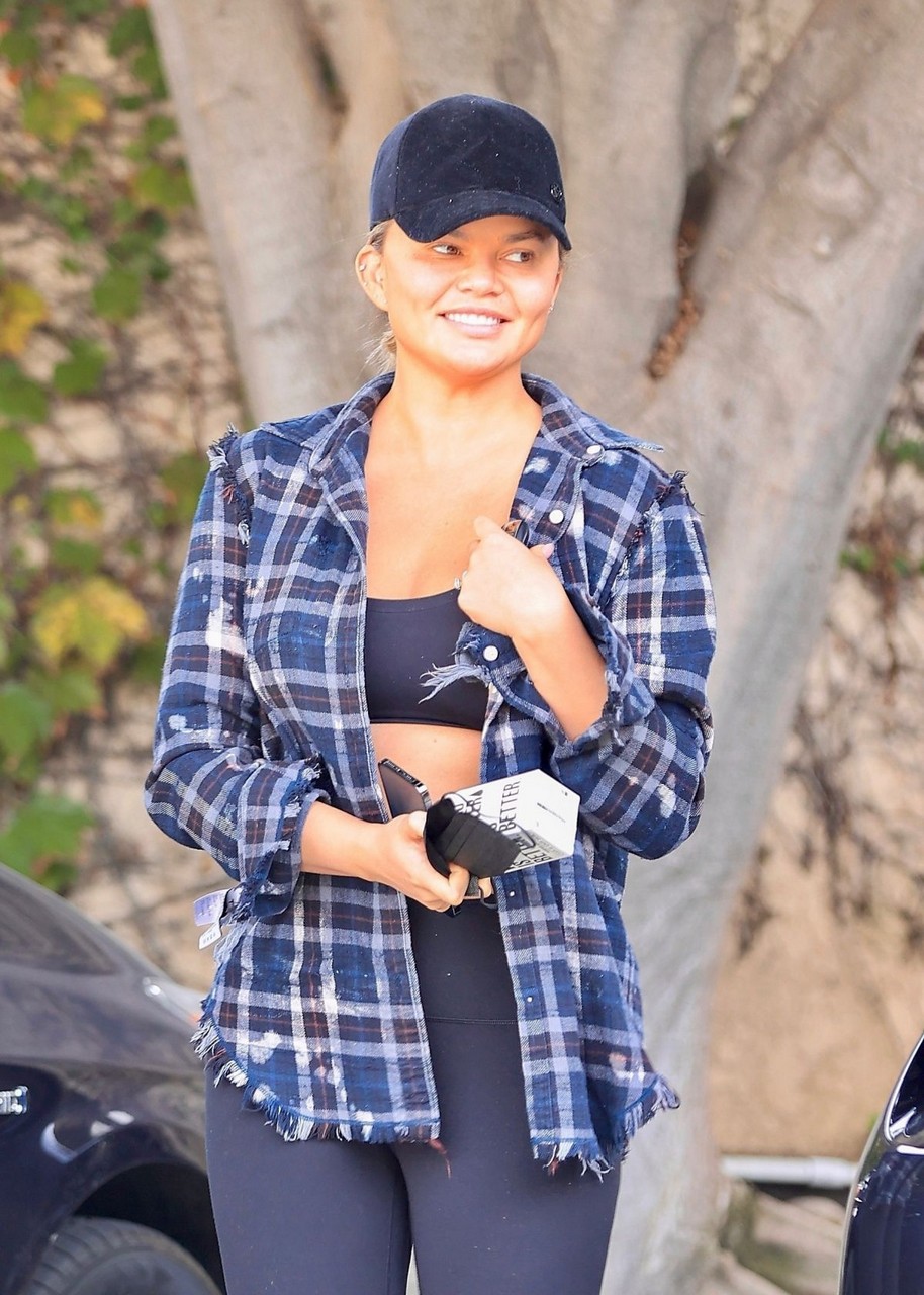Chrissy Teigen Out About Los Angeles
