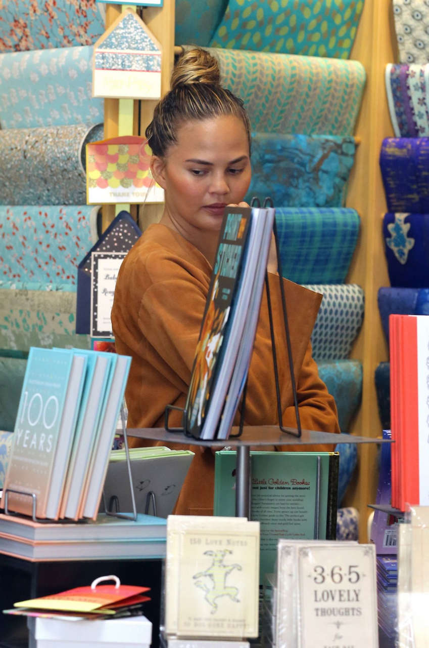 Chrissy Teigen Out For Shopping Beverly Hills