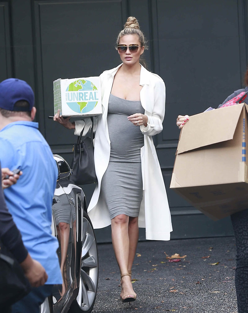 Chrissy Teigen Pokies