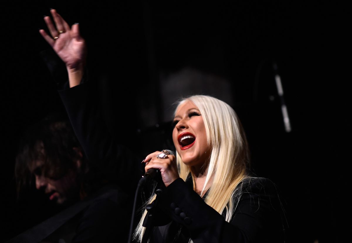 Christina Aguilera Hands Of Love Song Celebration Los Angeles