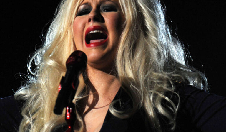 Christina Aguilera Performs Michael Forever Tribute Concert Cardiff Wales (33 photos)