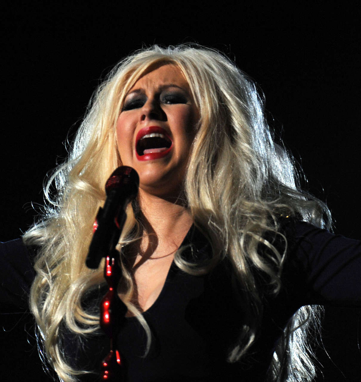 Christina Aguilera Performs Michael Forever Tribute Concert Cardiff Wales