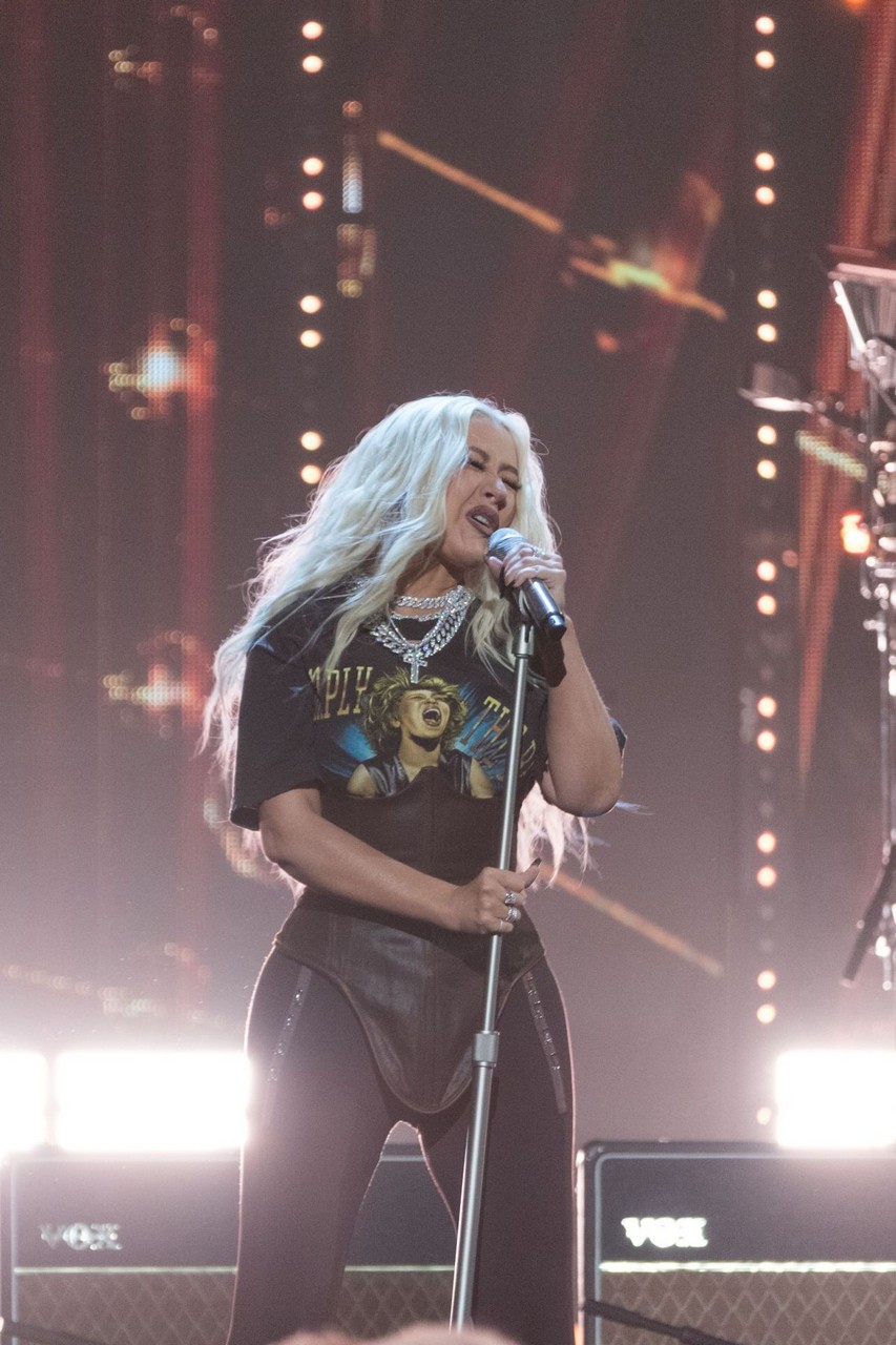 Christina Aguilera Performs Rock Roll Induction Ceremony Show Cleveland