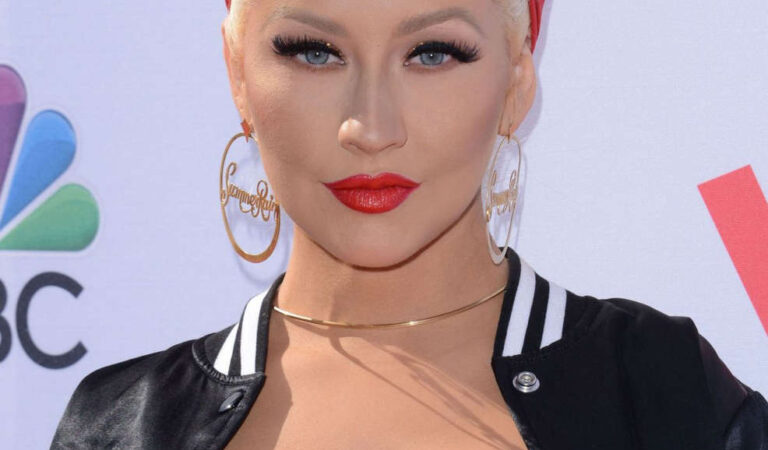 Christina Aguilera Voice Karaoke For Charity West Hollywood (15 photos)