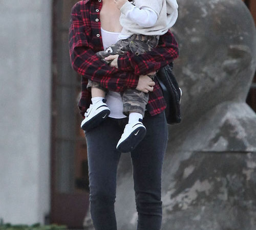 Christina Aguilera With Max (1 photo)