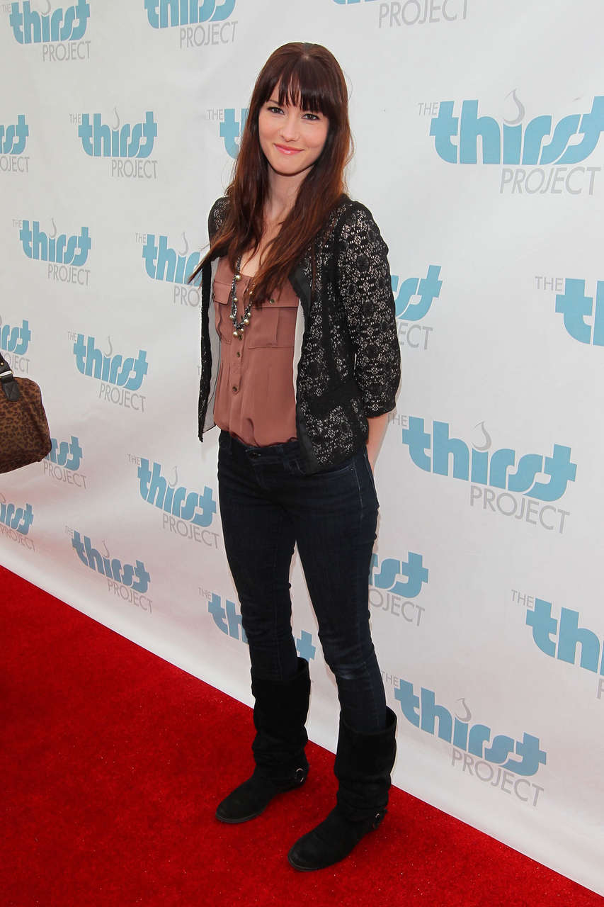 Chyler Leigh Thirst Project Celebrates World Water Day Santa Monica