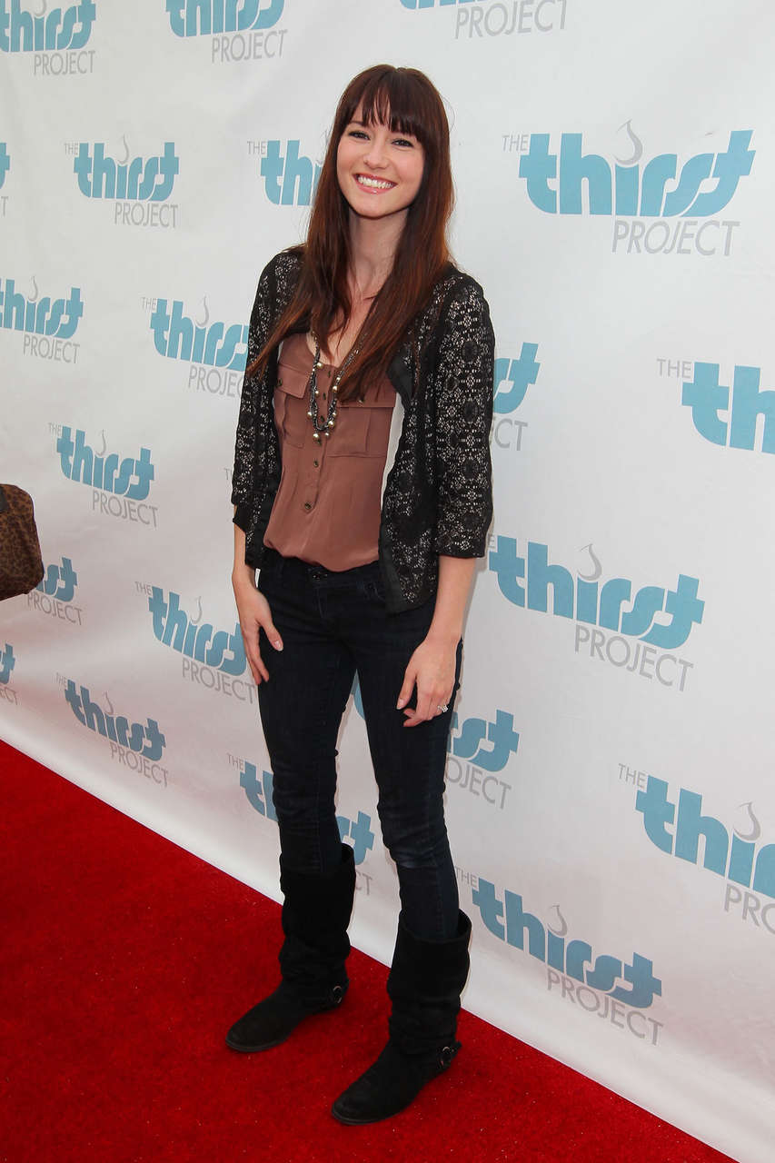 Chyler Leigh Thirst Project Celebrates World Water Day Santa Monica