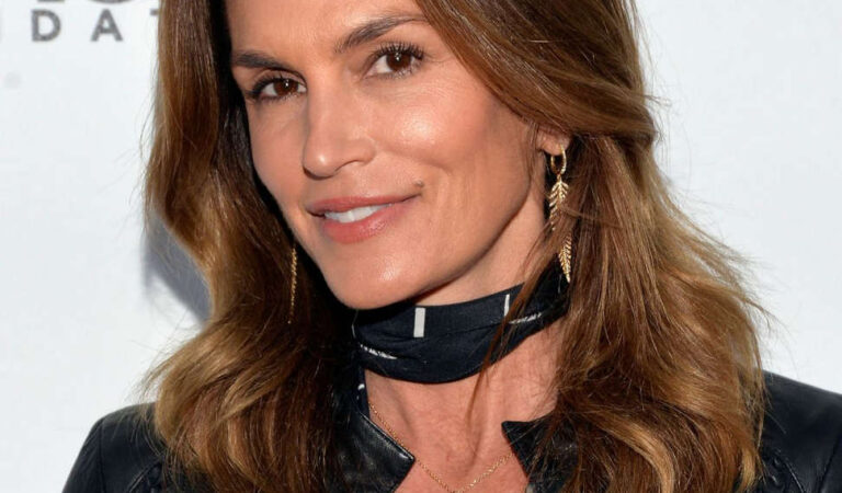 Cindy Crawford Heart Foundations Honoring Of Mike Meldman Beverly Hills (5 photos)