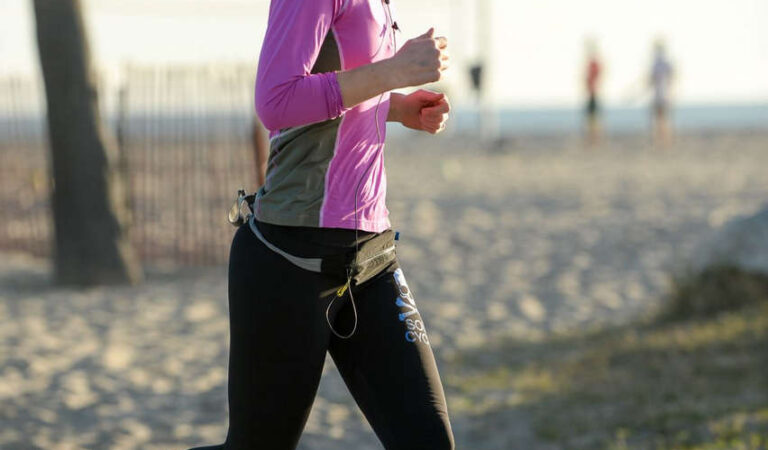 Claire Danes Out Jogging Santa Monica (22 photos)