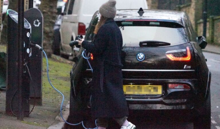 Claire Foy Charges Her Electric Car Out Hampstead (7 photos)