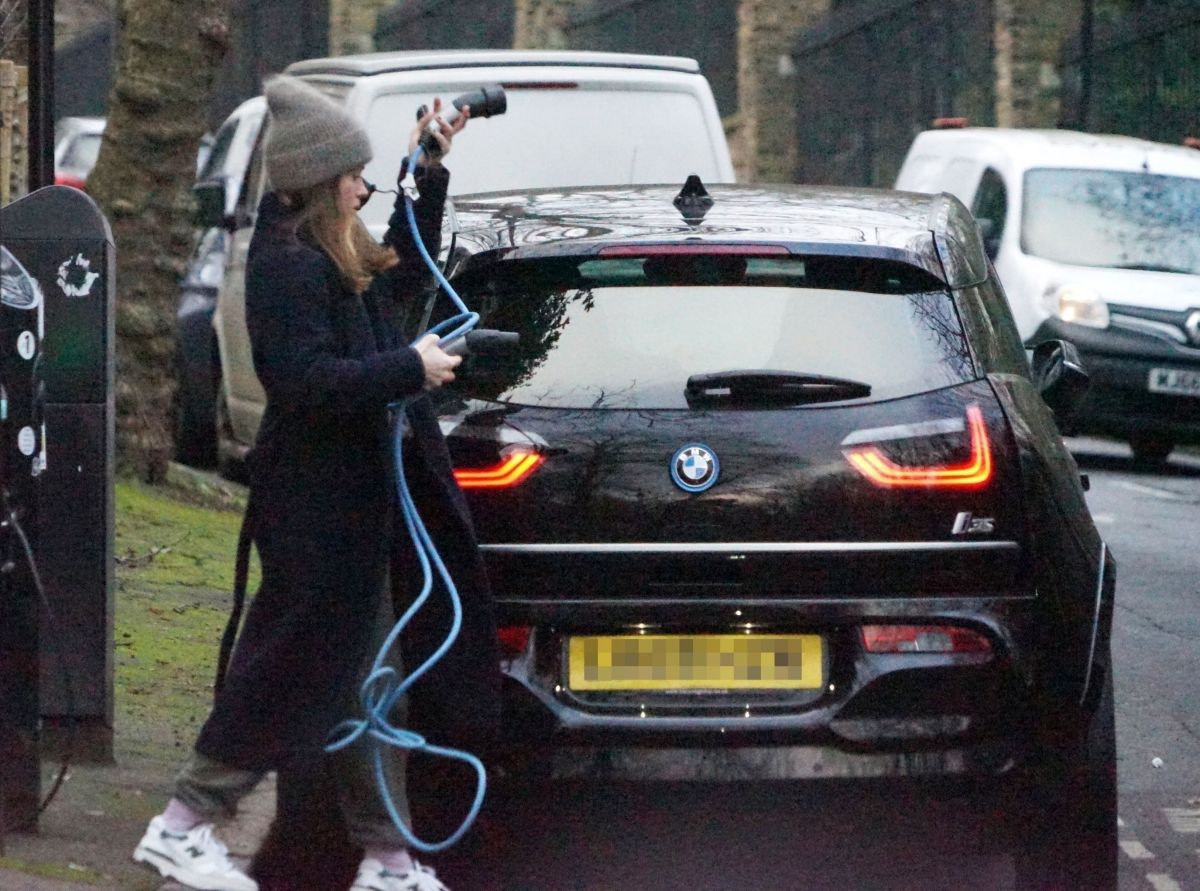 Claire Foy Charges Her Electric Car Out Hampstead