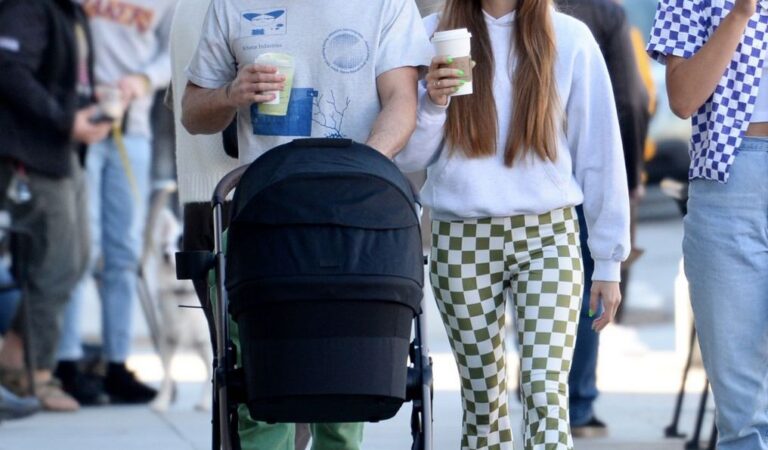 Clara Berry And Kj Apa Out With Their Baby Los Angeles (7 photos)
