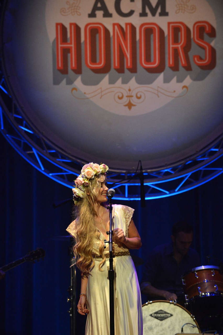 Clare Bowen 2014 Acm Honors Nashville