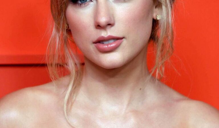 Classic Taylor Swift Hot (1 photo)