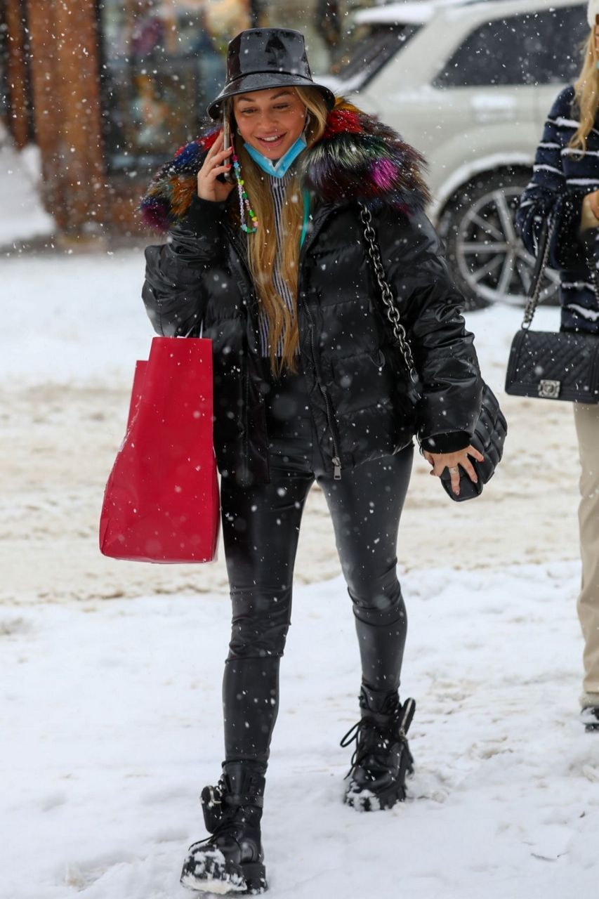 Corinne Olympios Out Shopping On New Year S Day Aspen