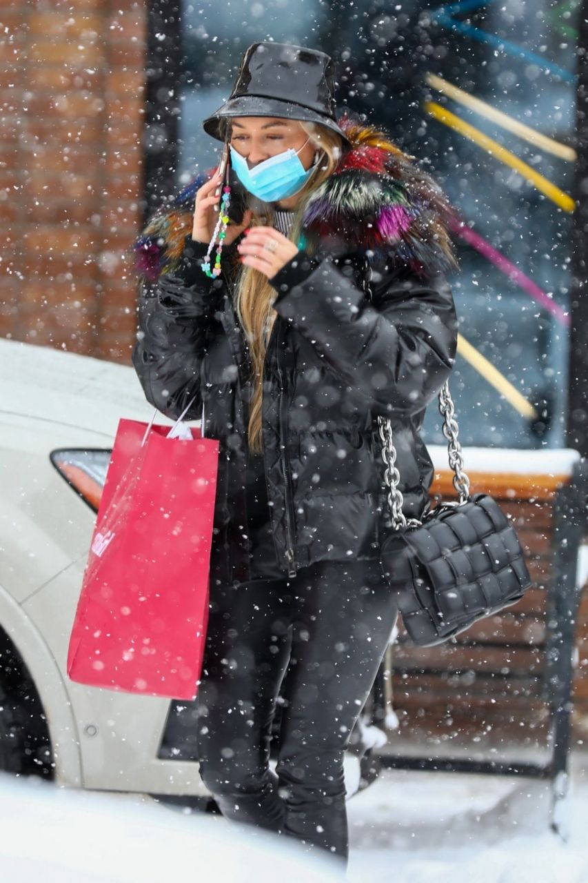 Corinne Olympios Out Shopping On New Year S Day Aspen