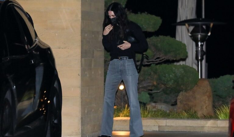 Courteney Cos Out For Dinner Date Nobu Malibu (6 photos)