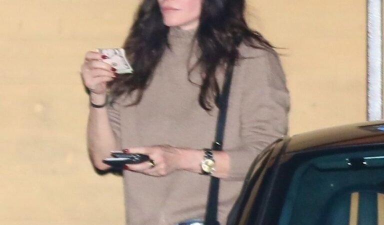Courteney Cox And Coco Arquette Out For Dinner With Family Nobu Malibu (7 photos)